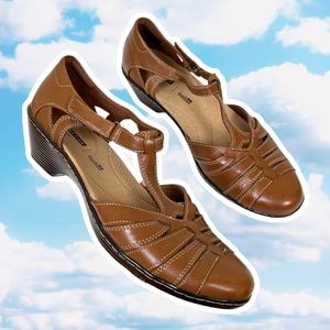 CLARKS Scoop T-Bar Wendy Alto Fisherman Wedge Sandals Tan Leather 10 Boho Fairy